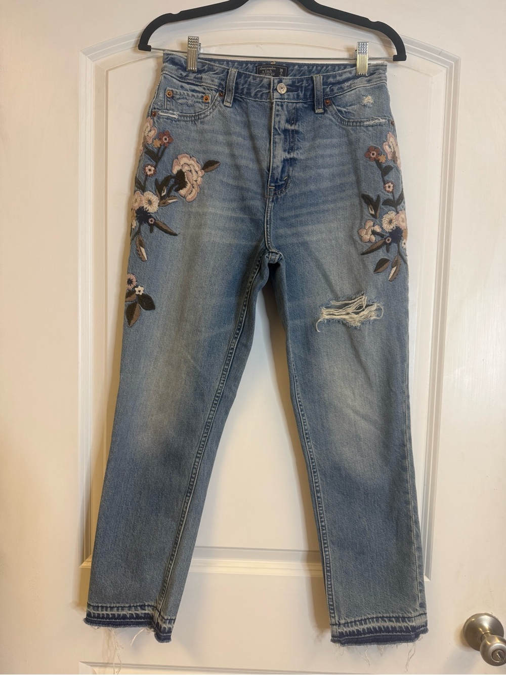 Abercrombie Annie High Rise Girlfriend Floral Embroidered Jeans 26